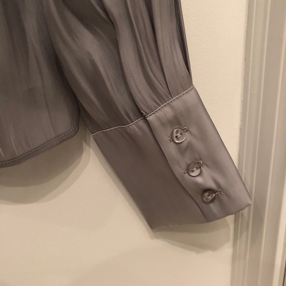 Silver v-neck blouse- size xs - Picture 4 of 4